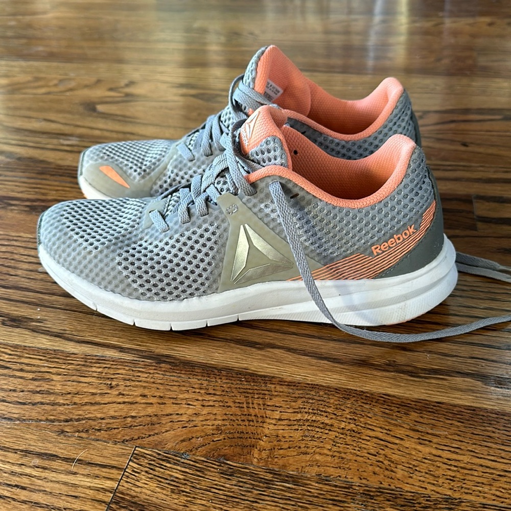 Reeboks memory tech size 7